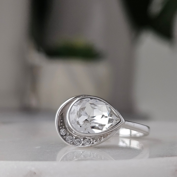 Official Swarovski Crystal Ring, size 7, 925 Sterling Silver - Picture 4 of 8